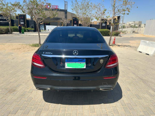 مرسيدس E 300 2019 أسود أوتوماتيك مستعملة للبيع في القاهرة