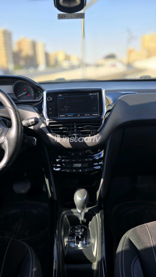 Peugeot 2008 2020 White Automatic Used for Sale in Nasr city - 4
