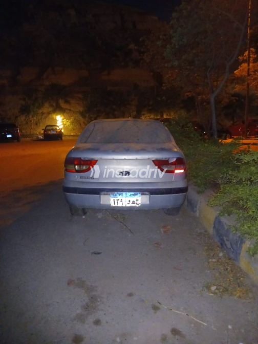 Renault Megane 2000 Silver Automatic Used for Sale in Cairo - 2