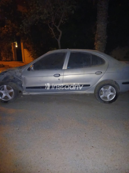 Renault Megane 2000 Silver Automatic Used for Sale in Cairo - 4