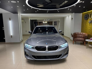 بي ام دبليو 320 2026 رمادي أوتوماتيك مستعملة للبيع في شيراتون