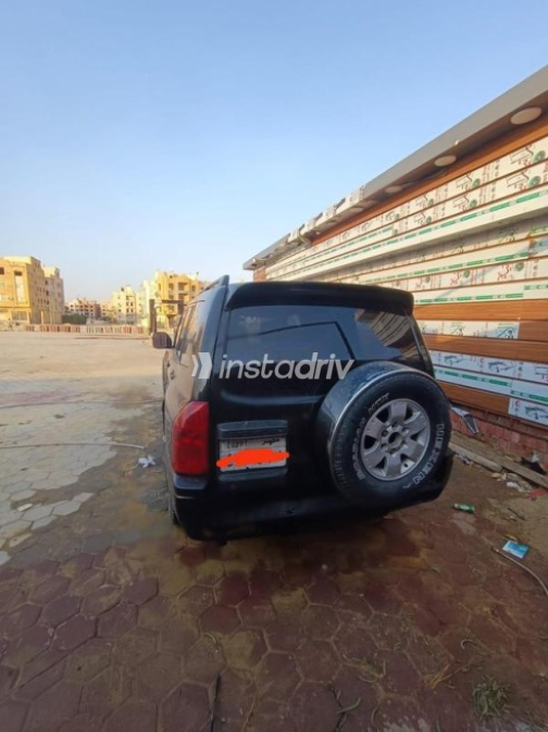 Mitsubishi Pajero 2004 Black Automatic Used for Sale in Cairo - 2