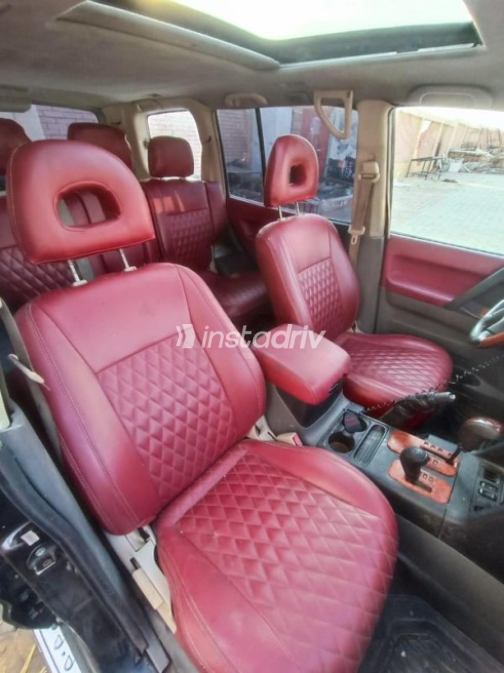Mitsubishi Pajero 2004 Black Automatic Used for Sale in Cairo - 6