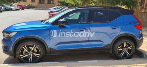 فولفو XC 40 2020 أزرق أوتوماتيك مستعملة للبيع في مدينتى - 2