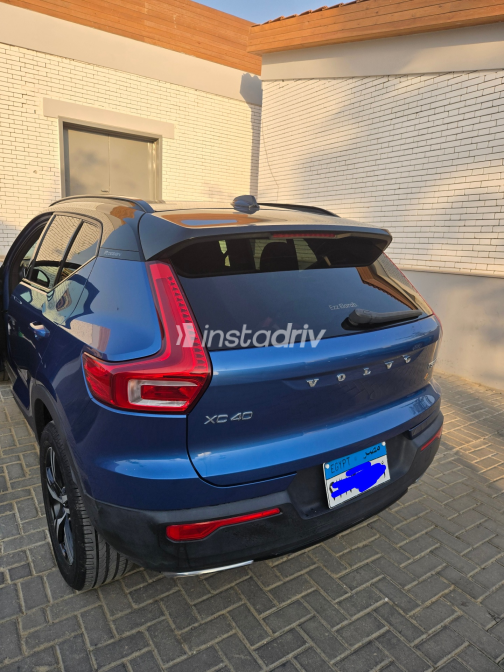 فولفو XC 40 2020 أزرق أوتوماتيك مستعملة للبيع في مدينتى - 4