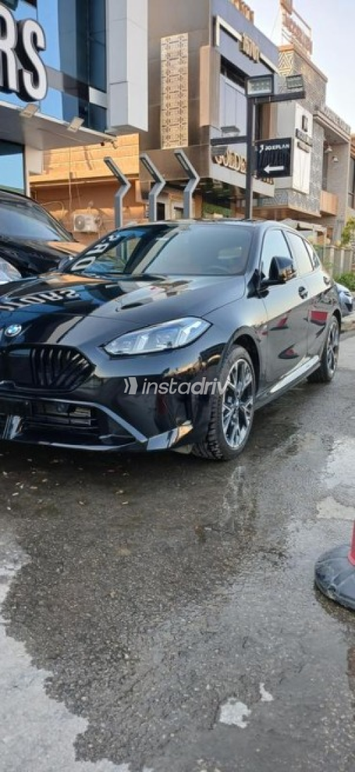 بي ام دبليو 118 2025 أسود أوتوماتيك مستعملة للبيع في شيراتون - 2