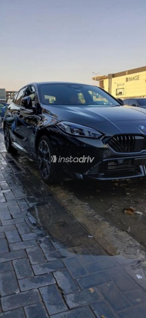 بي ام دبليو 118 2025 أسود أوتوماتيك مستعملة للبيع في شيراتون - 3