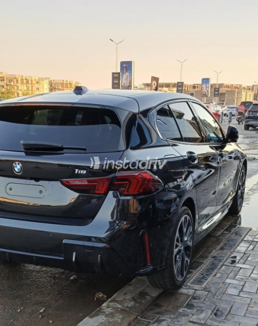 بي ام دبليو 118 2025 أسود أوتوماتيك مستعملة للبيع في شيراتون - 6