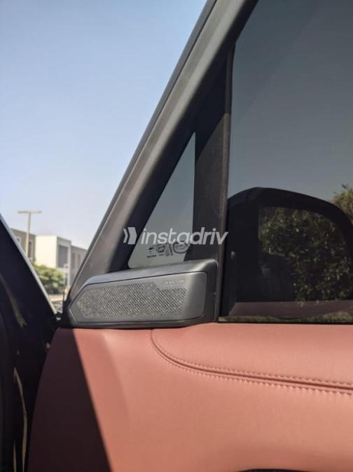 Land Rover Range Rover Vogue 2025 Black Automatic Used for Sale in Cairo - 3