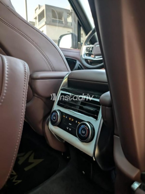 Land Rover Range Rover Vogue 2025 Black Automatic Used for Sale in Cairo - 7