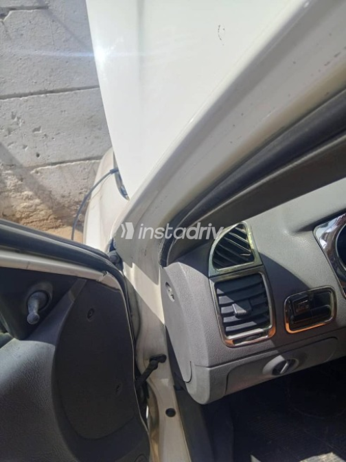 Hyundai Verna 2017 White Manual Used for Sale in Giza - 6