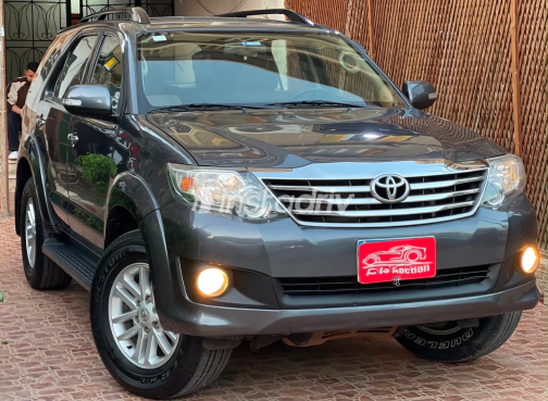 Toyota Fortuner 2015 Gray Automatic Used for Sale in Cairo - 4
