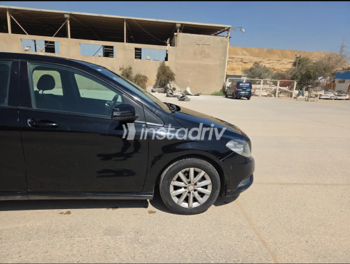 مرسيدس B 180 2015 أسود أوتوماتيك مستعملة للبيع في القاهرة - 8
