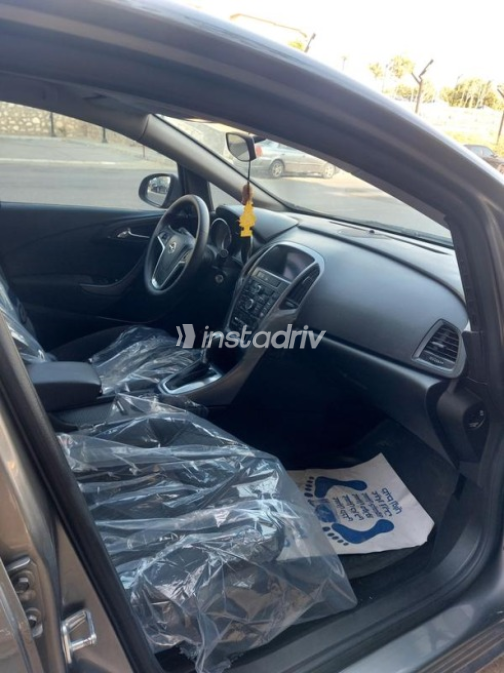 Opel Astra 2020 White Automatic Used for Sale in Greater Cairo ( Cairo + Giza) - 9