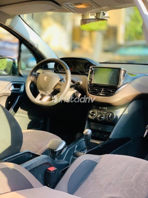 Peugeot 2008 2015 Silver Automatic Used for Sale in Nasr city - 9