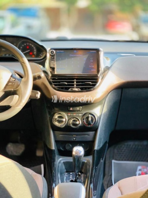 Peugeot 2008 2015 Silver Automatic Used for Sale in Nasr city - 10
