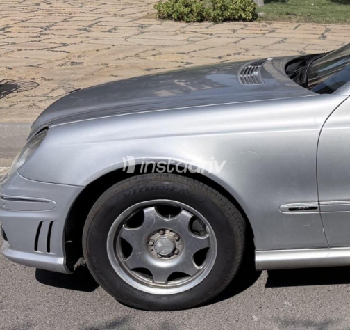 Mercedes E 240 2004 Silver Automatic Used for Sale in Madinaty - 3