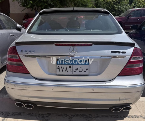 Mercedes E 240 2004 Silver Automatic Used for Sale in Madinaty - 4