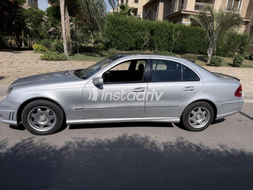 Mercedes E 240 2004 Silver Automatic Used for Sale in Madinaty - 5