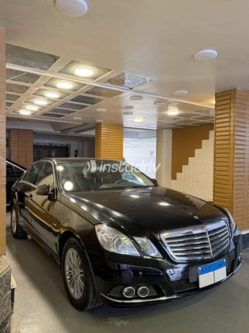 مرسيدس E 250 2011 أسود أوتوماتيك مستعملة للبيع في مصر الجديدة - 1