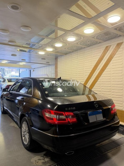 مرسيدس E 250 2011 أسود أوتوماتيك مستعملة للبيع في مصر الجديدة - 3