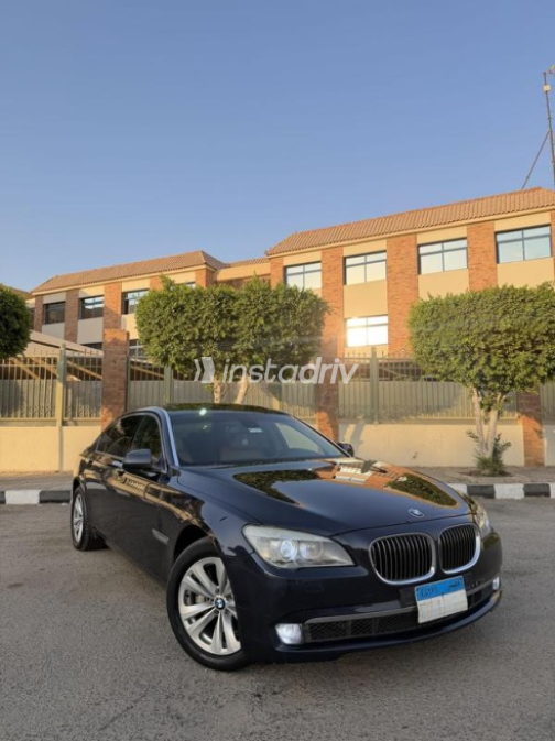 بي ام دبليو 740 2011 أزرق غامق أوتوماتيك مستعملة للبيع في مصر الجديدة - 1