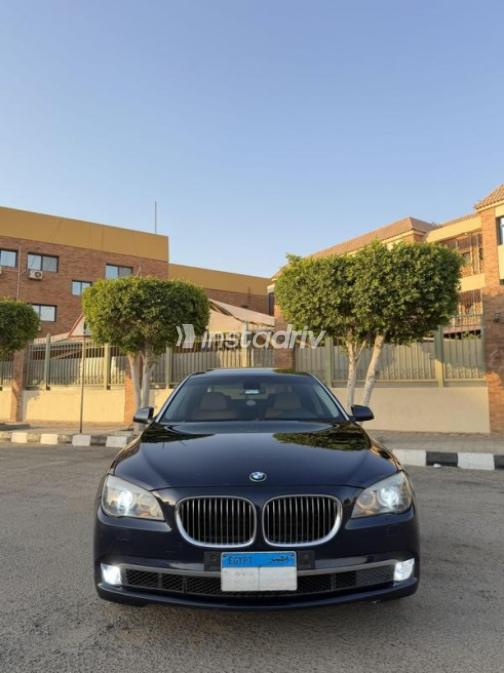 بي ام دبليو 740 2011 أزرق غامق أوتوماتيك مستعملة للبيع في مصر الجديدة - 2