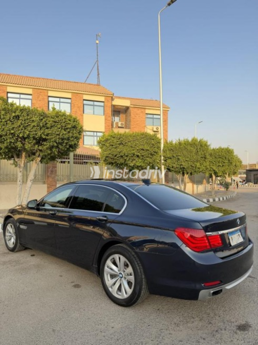 بي ام دبليو 740 2011 أزرق غامق أوتوماتيك مستعملة للبيع في مصر الجديدة - 4