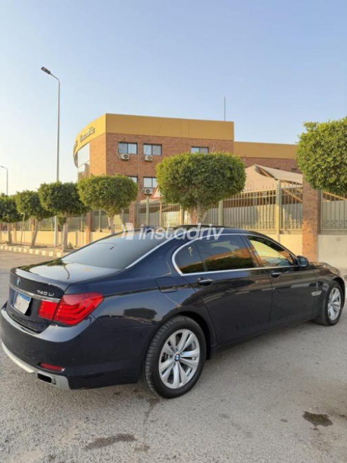 بي ام دبليو 740 2011 أزرق غامق أوتوماتيك مستعملة للبيع في مصر الجديدة - 6