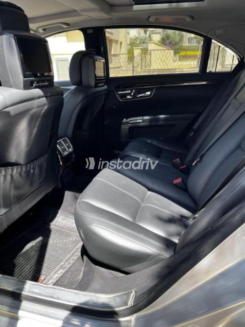 Mercedes S 500 2009 Silver Automatic Used for Sale in Nasr city - 5