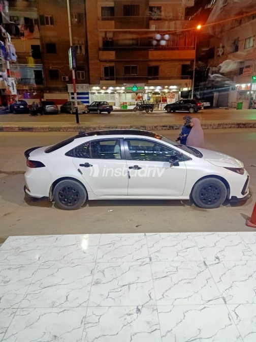 تويوتا كورولا 2019 أبيض أوتوماتيك مستعملة للبيع في الزقازيق - 6