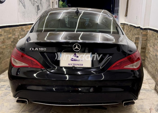 مرسيدس CLA 180 2014 أسود أوتوماتيك مستعملة للبيع في القاهرة - 2