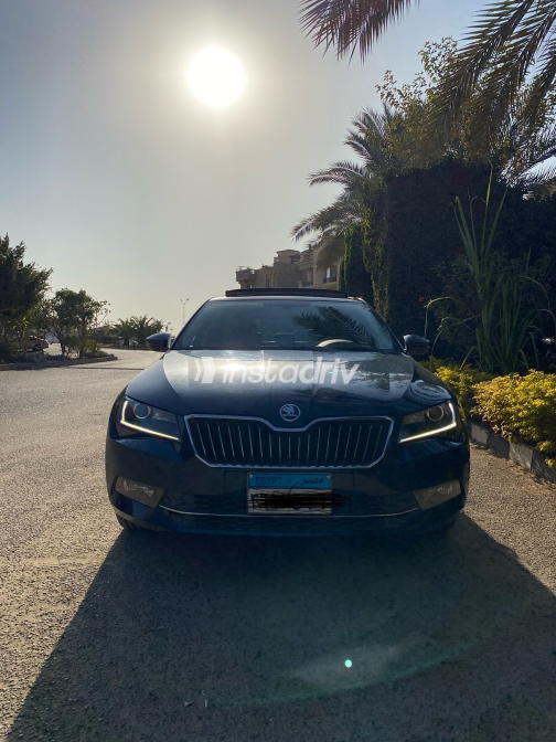 Skoda Superb 2019 Blue Automatic Used for Sale in Cairo - 7