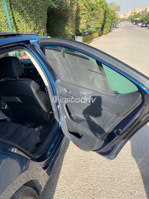 Skoda Superb 2019 Blue Automatic Used for Sale in Cairo - 9