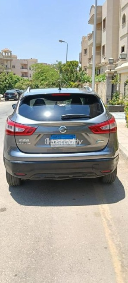 Nissan Qashqai 2016 Dark Gray Automatic Used for Sale in Nasr city - 2