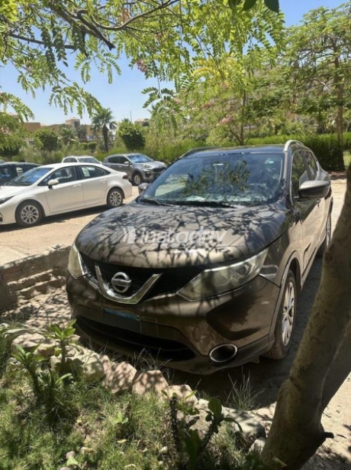 Nissan Qashqai 2015 Bronze Automatic Used for Sale in Cairo - 1