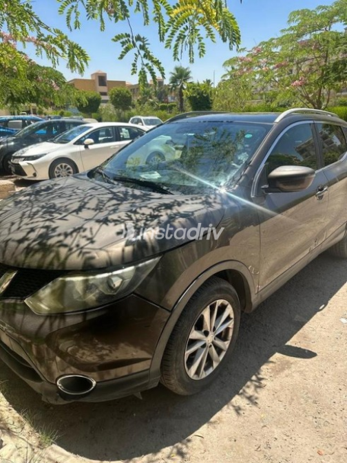 Nissan Qashqai 2015 Bronze Automatic Used for Sale in Cairo - 2