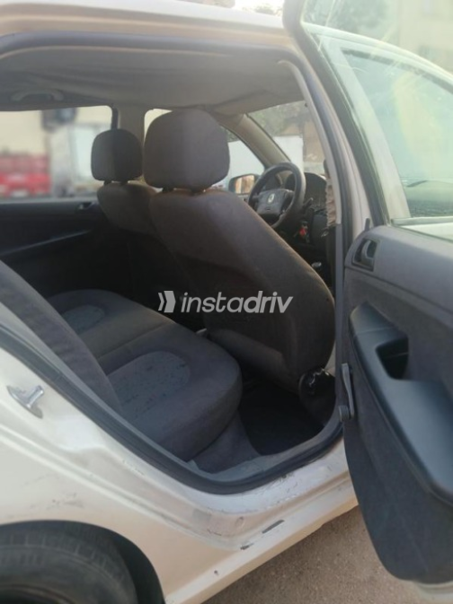 Skoda Fabia 2002 White Automatic Used for Sale in Greater Cairo ( Cairo + Giza) - 3