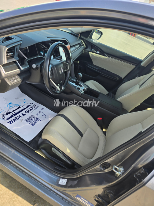 Honda Civic 2021 Gray Automatic Used for Sale in Cairo - 5