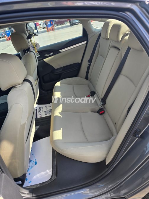 Honda Civic 2021 Gray Automatic Used for Sale in Cairo - 7