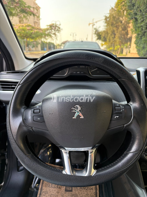 Peugeot 2008 2018 Silver Automatic Used for Sale in Madinaty - 2