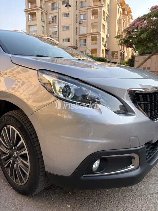 Peugeot 2008 2018 Silver Automatic Used for Sale in Madinaty - 5