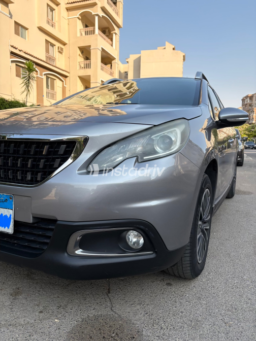Peugeot 2008 2018 Silver Automatic Used for Sale in Madinaty - 6