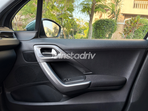 Peugeot 2008 2018 Silver Automatic Used for Sale in Madinaty - 7