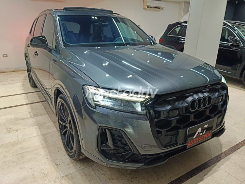Audi Q7 2025 Gray Automatic Used for Sale in Heliopolis - 1