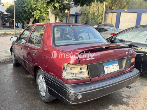 Hyundai Excel 1996 Burgundy Manual Used for Sale in Cairo - 1