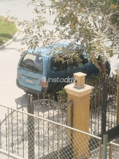 نيسان داتسون 2000 أزرق غامق يدوي مستعملة للبيع في الجيزة - 3