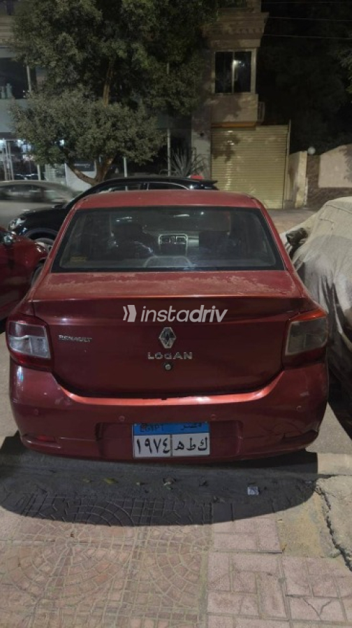 Renault Logan 2016 Red Automatic Used for Sale in Cairo - 2