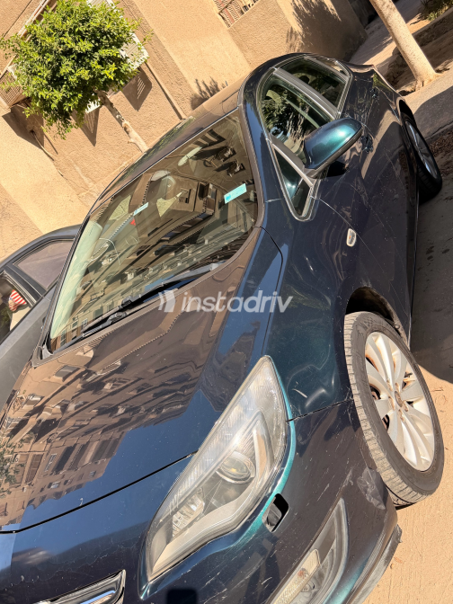 Opel Astra 2016 Green Automatic Used for Sale in Maadi - 2