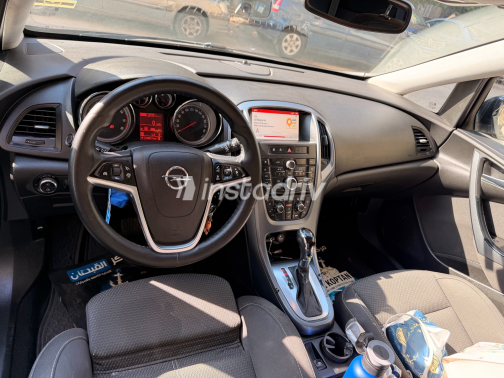 Opel Astra 2016 Green Automatic Used for Sale in Maadi - 3